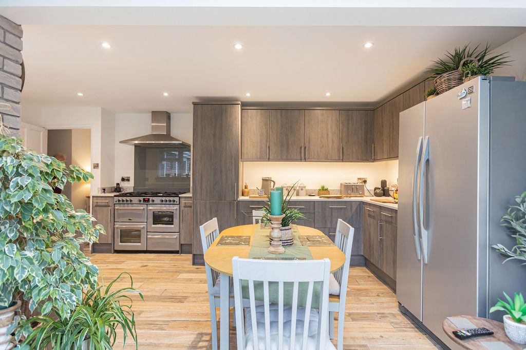 Property photo 3 of 24