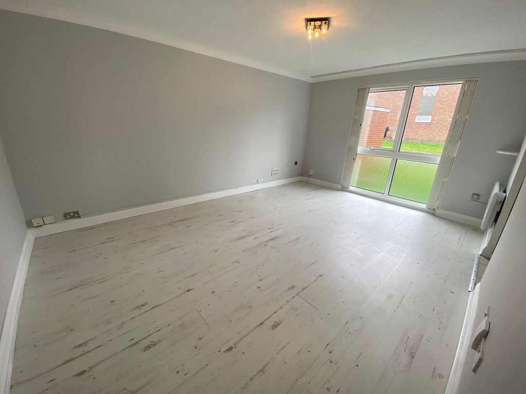Property photo 3 of 9 Living Room