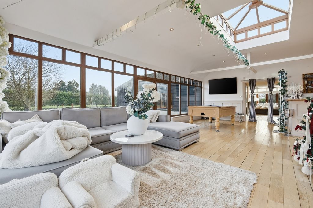 Property photo 2 of 24 Reception