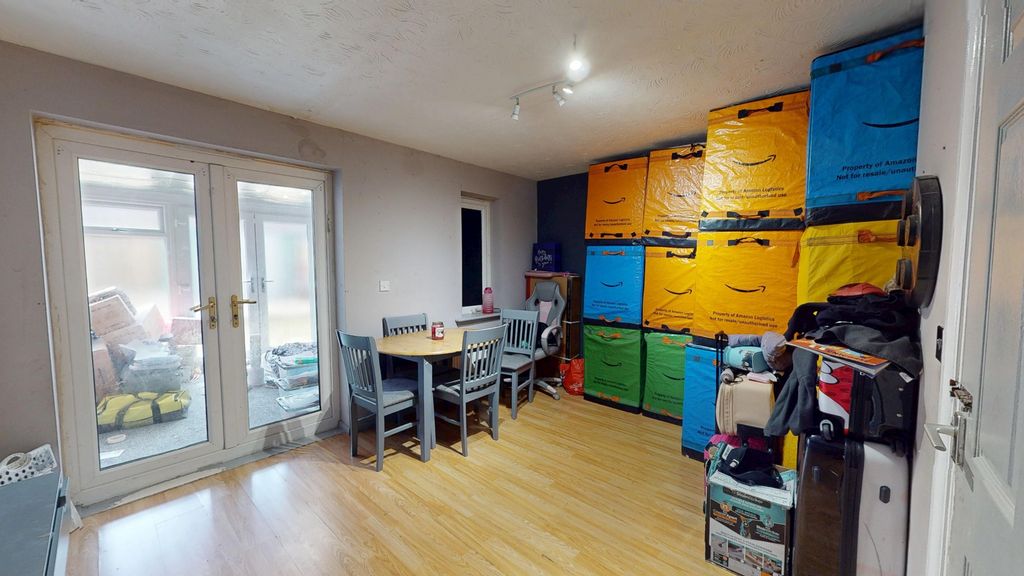 Property photo 3 of 14 4093935