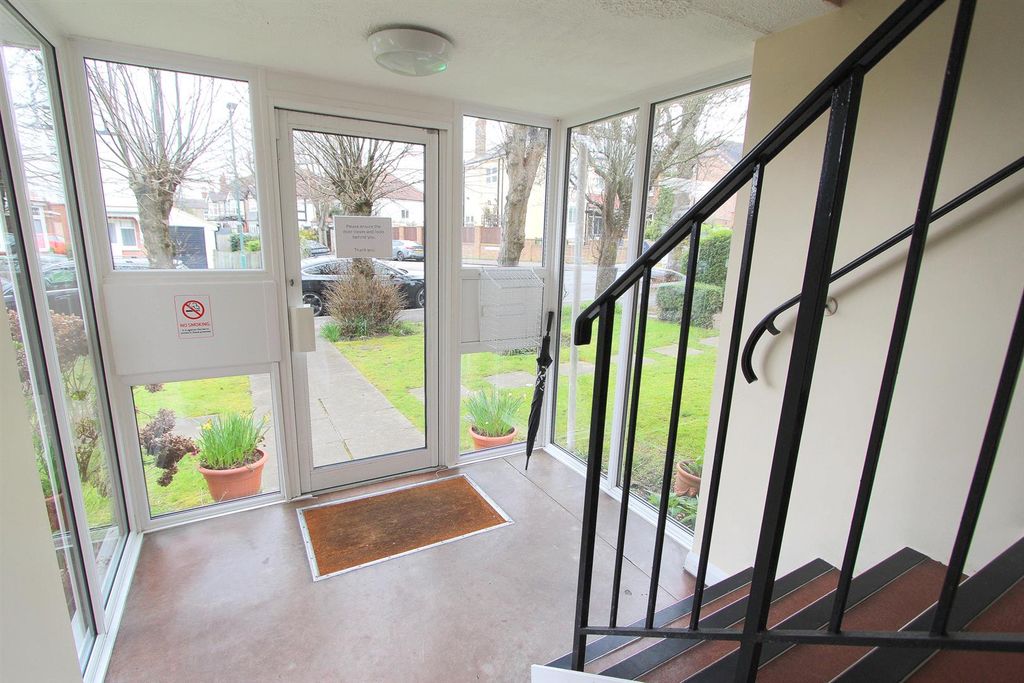 Property photo 2 of 10 Hall.Jpg