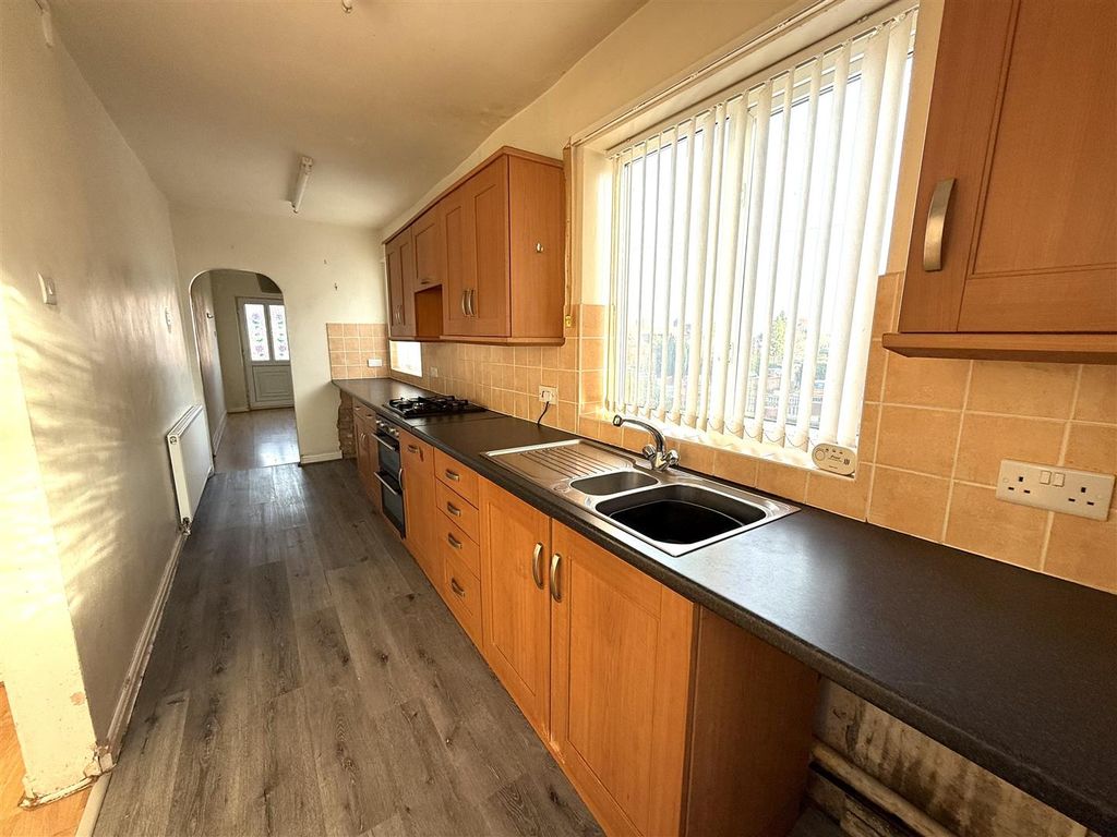 Property photo 2 of 17 14 Hagley Kit 2.Jpeg