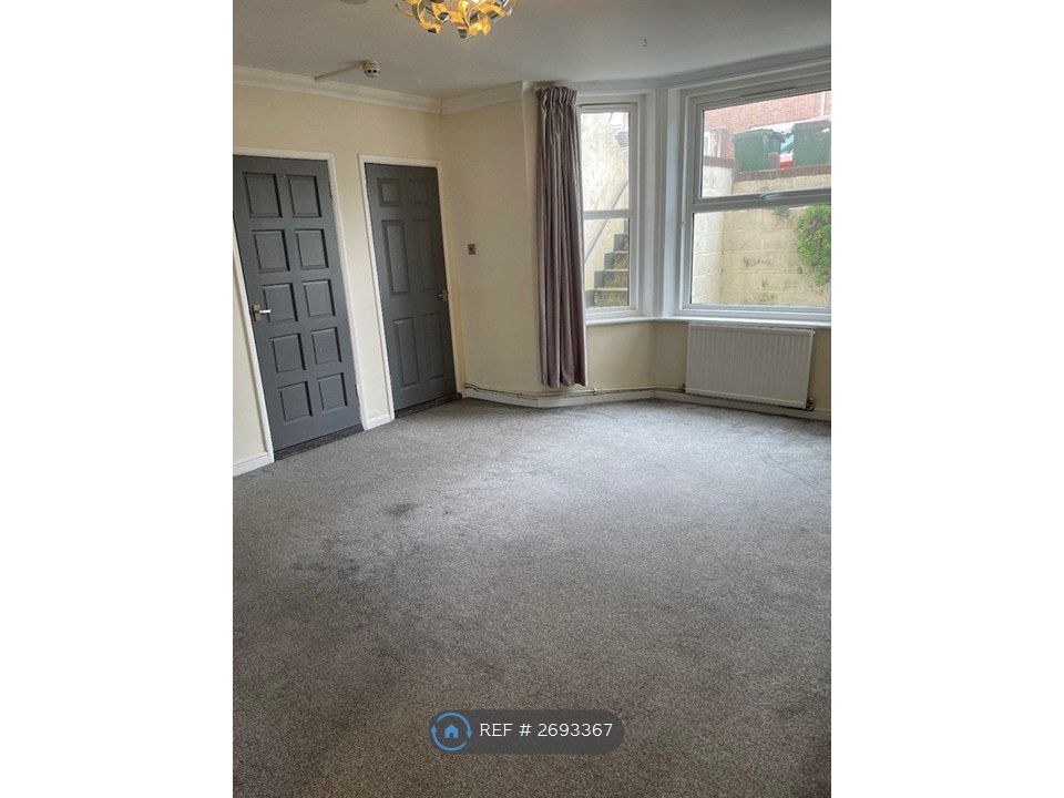 Property photo 3 of 9 Lounge