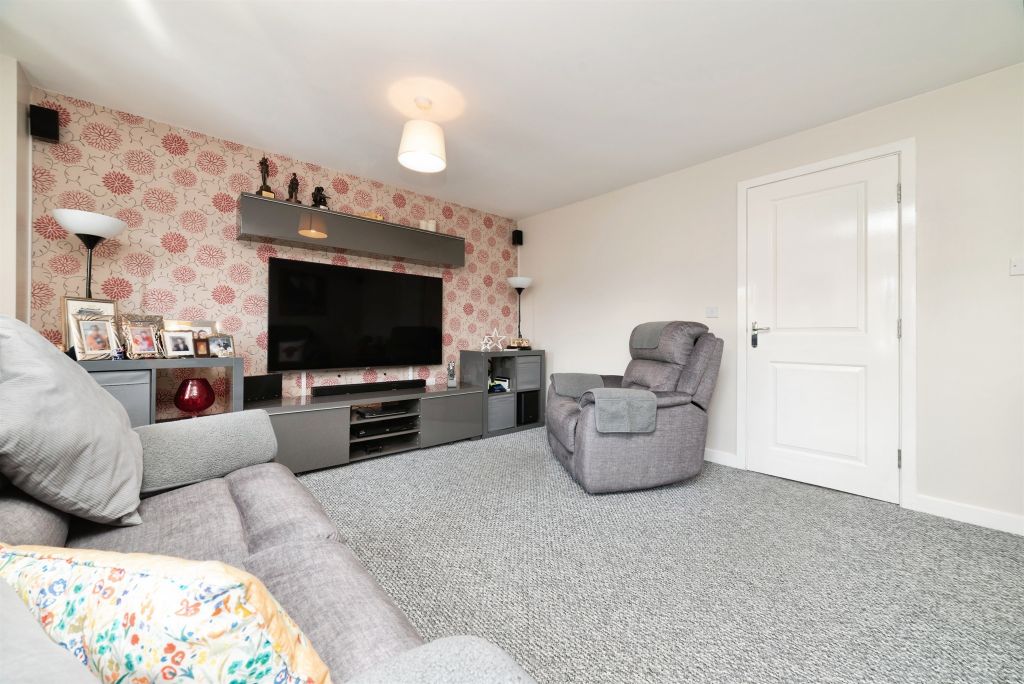 Property photo 2 of 27