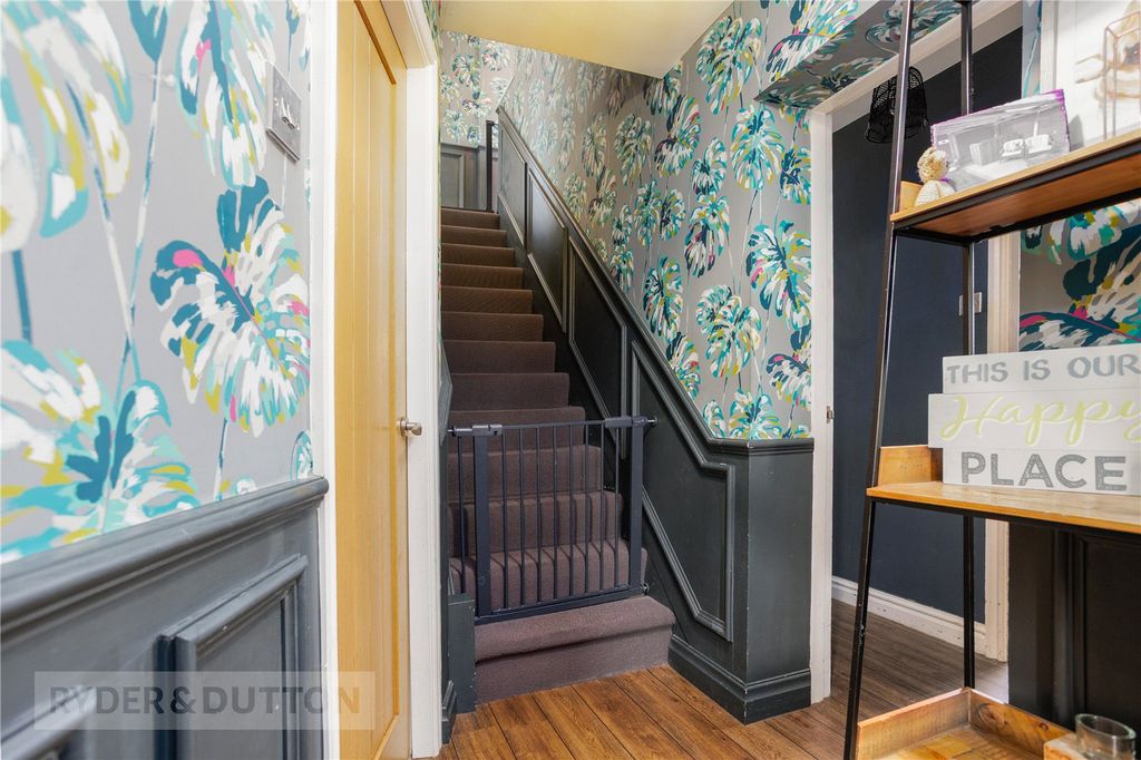 Property photo 3 of 29 Entrance Hall
