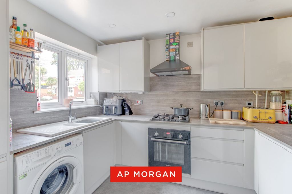 Property photo 2 of 15 Picture No. 10