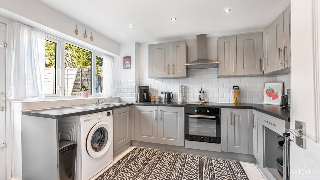 Property photo 3 of 27 5676176