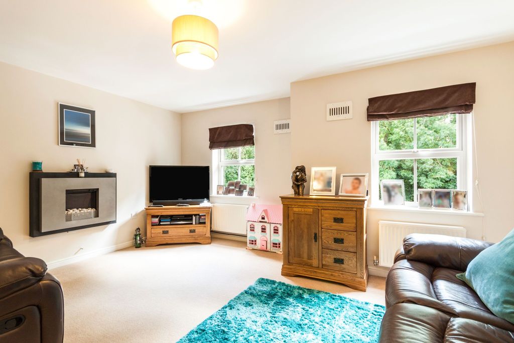 Property photo 3 of 8 45E6Fb8E-4Fdd-4845-A