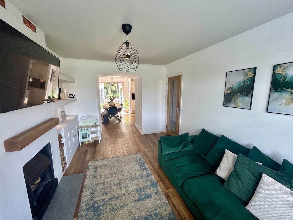 Property photo 3 of 17 Sitting Room