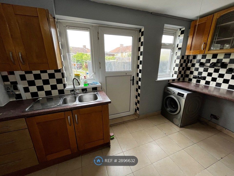 Property photo 3 of 13 Kitchen