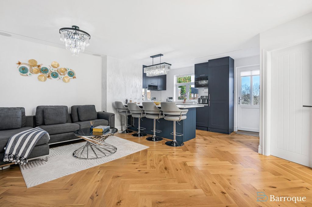 Property photo 2 of 28 Kitchen