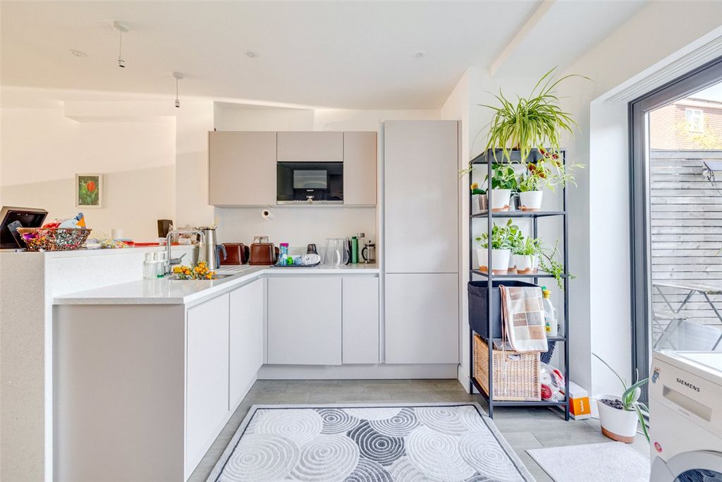 Property photo 3 of 12 Kitchen