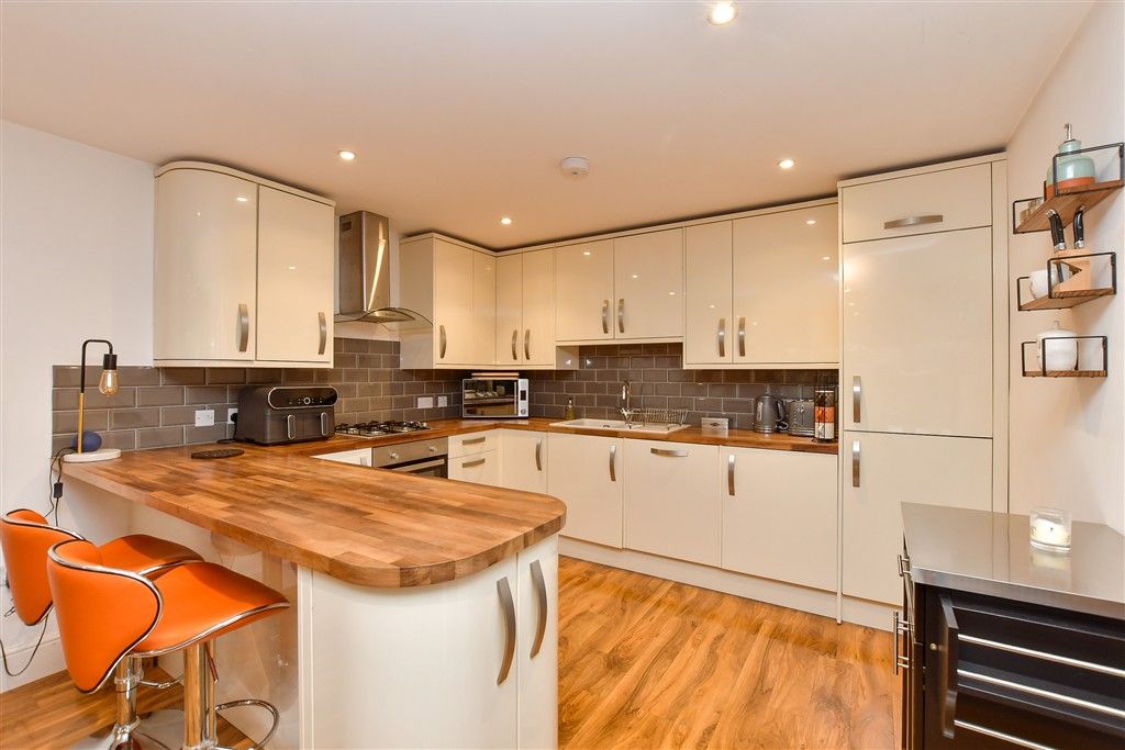 Property photo 2 of 11 Kitchen/ Living Area