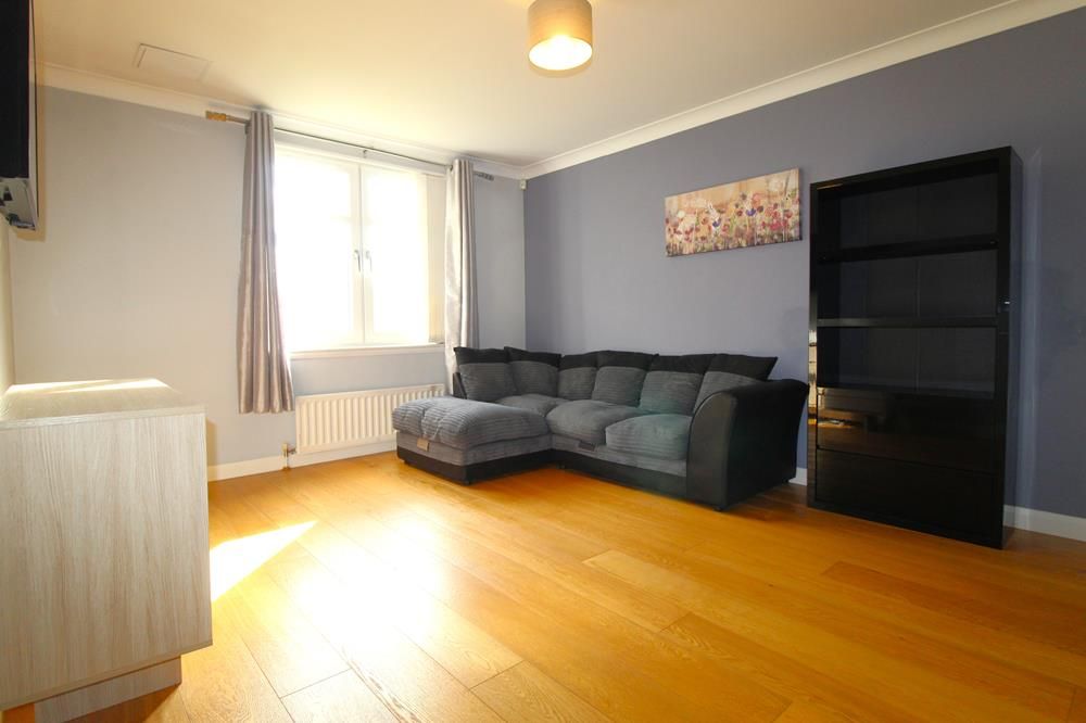 Property photo 1 of 11 Lounge