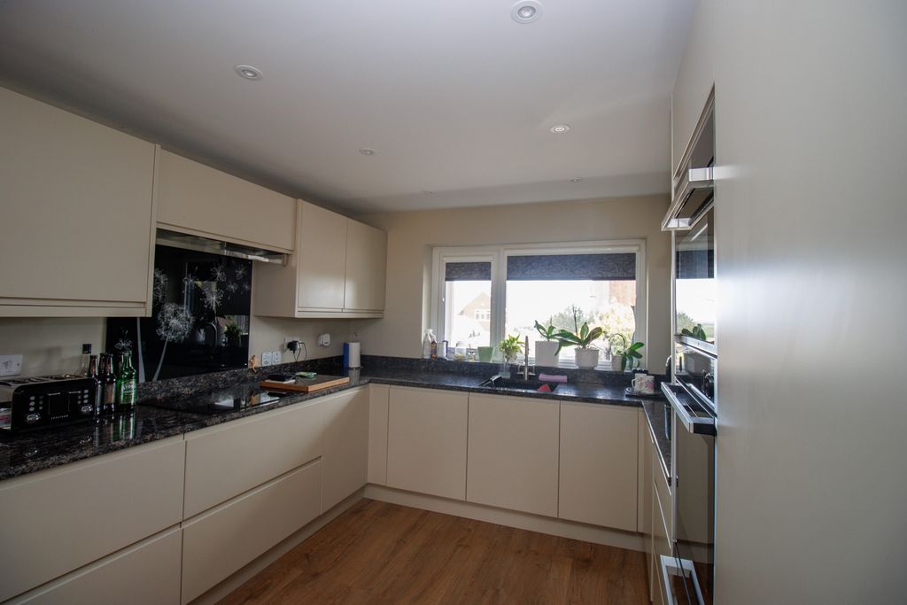 Property photo 3 of 37