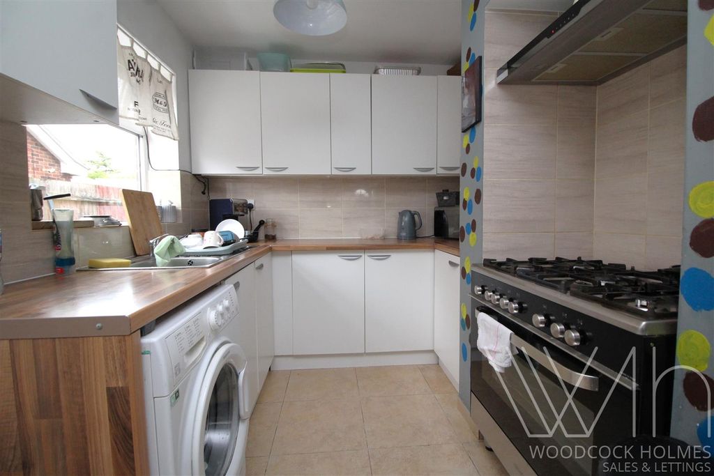 Property photo 3 of 11 Kitchen 2 _1.Jpg