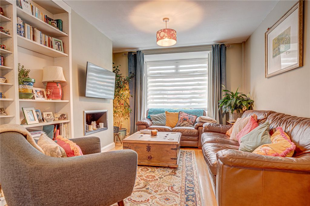 Property photo 2 of 13 Lounge