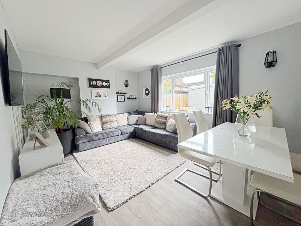 Property photo 2 of 12 Lounge