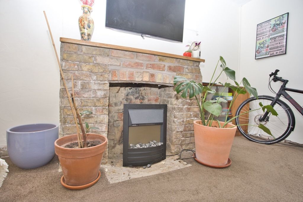 Property photo 3 of 11 Picture No. 30