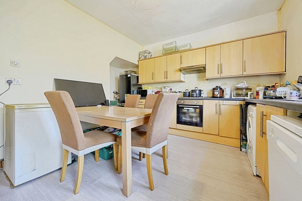 Property photo 3 of 17 Pbox-Img.Jpg