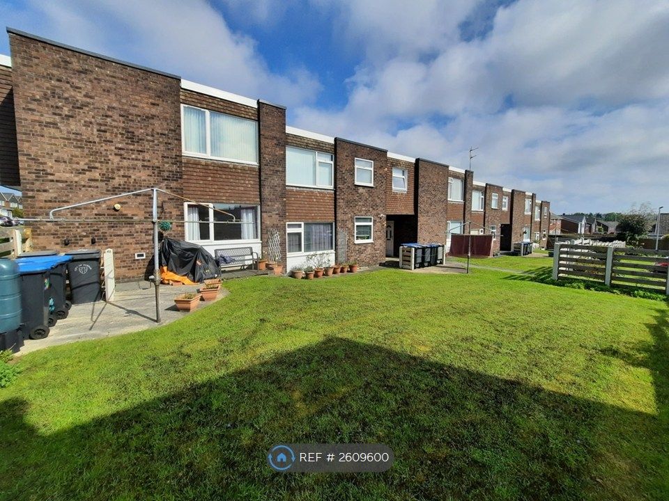 Property photo 1 of 9 Minster Ct Durham Large 1 Bedroom Apartment.