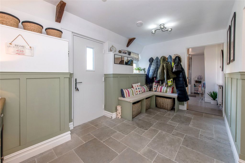 Property photo 2 of 27 Boot Room