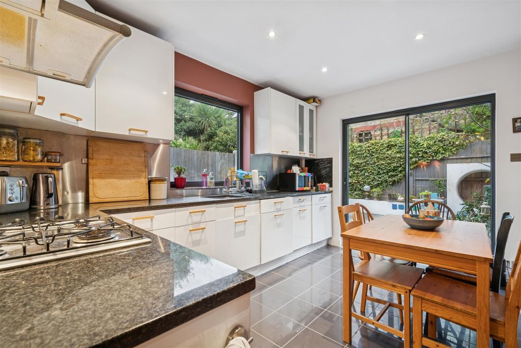 Property photo 1 of 11 20A Holmewood Road Sw2 3Rr Kitchen 1.Jpg