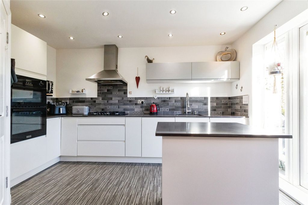 Property photo 2 of 16 Picture No. 04