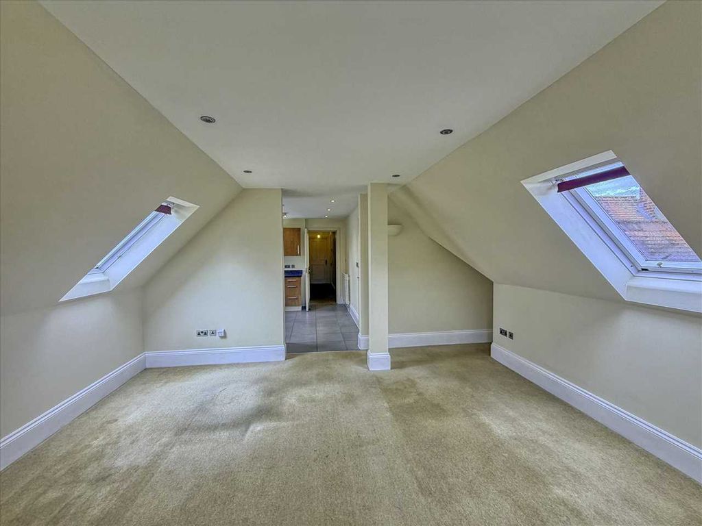 Additional image 9 of 2 bed flat for saleTrafalger House, Fourth Avenue, Frinton On Sea CO13