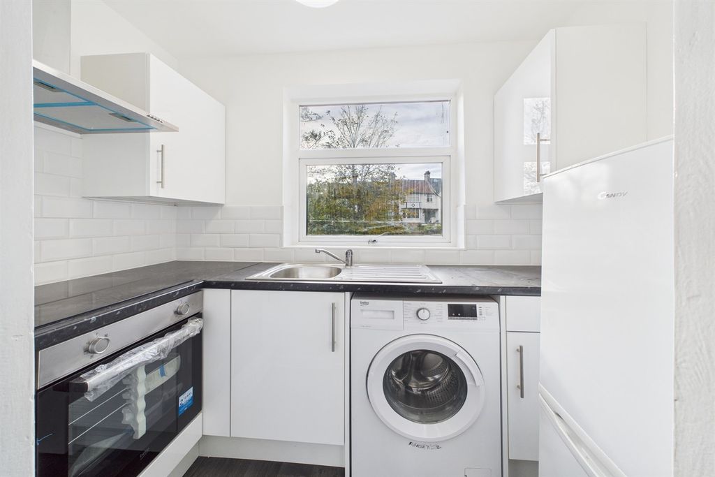 Property photo 2 of 8 Kitchen