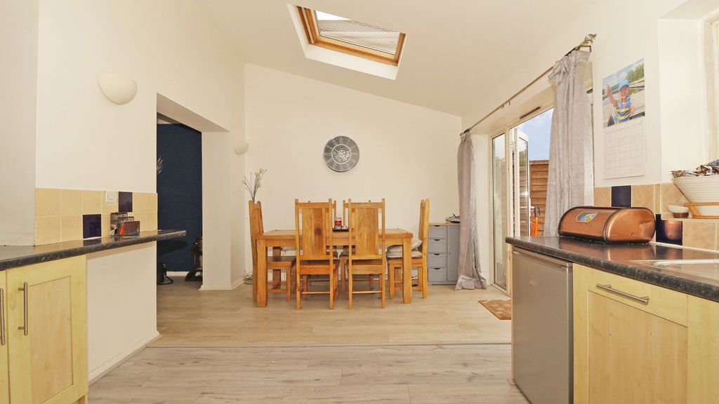 Property photo 3 of 19