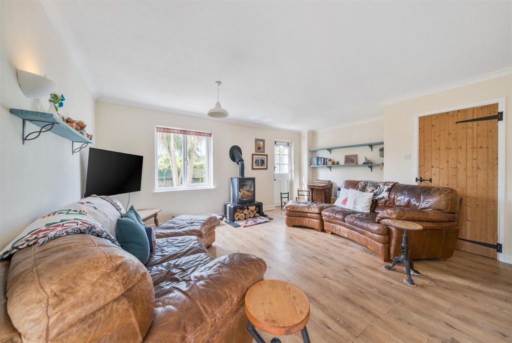 Property photo 3 of 22 Sitting Room