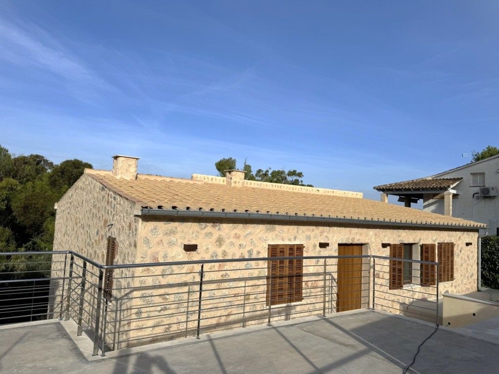 Property photo 1 of 16 Facade (6)