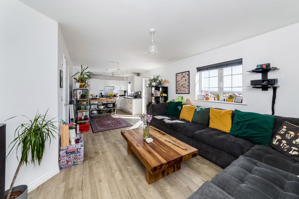 Property photo 3 of 13