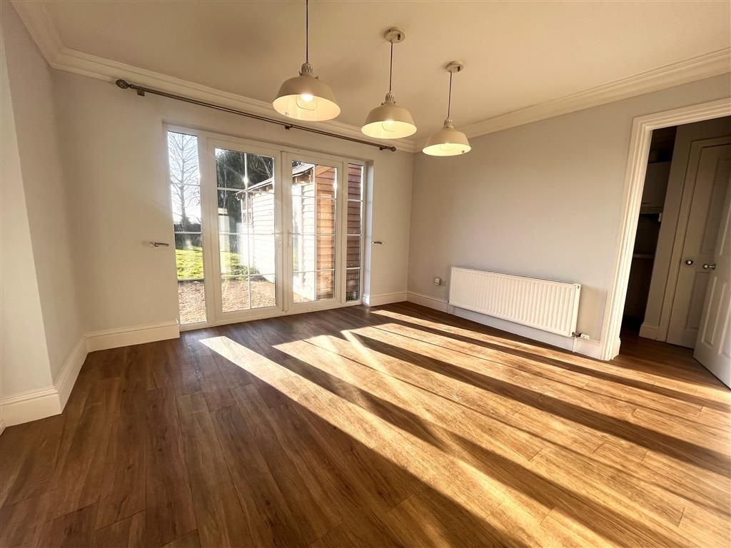 Property photo 3 of 11 Living Room