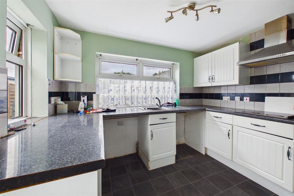 Property photo 3 of 16 Kitchen.