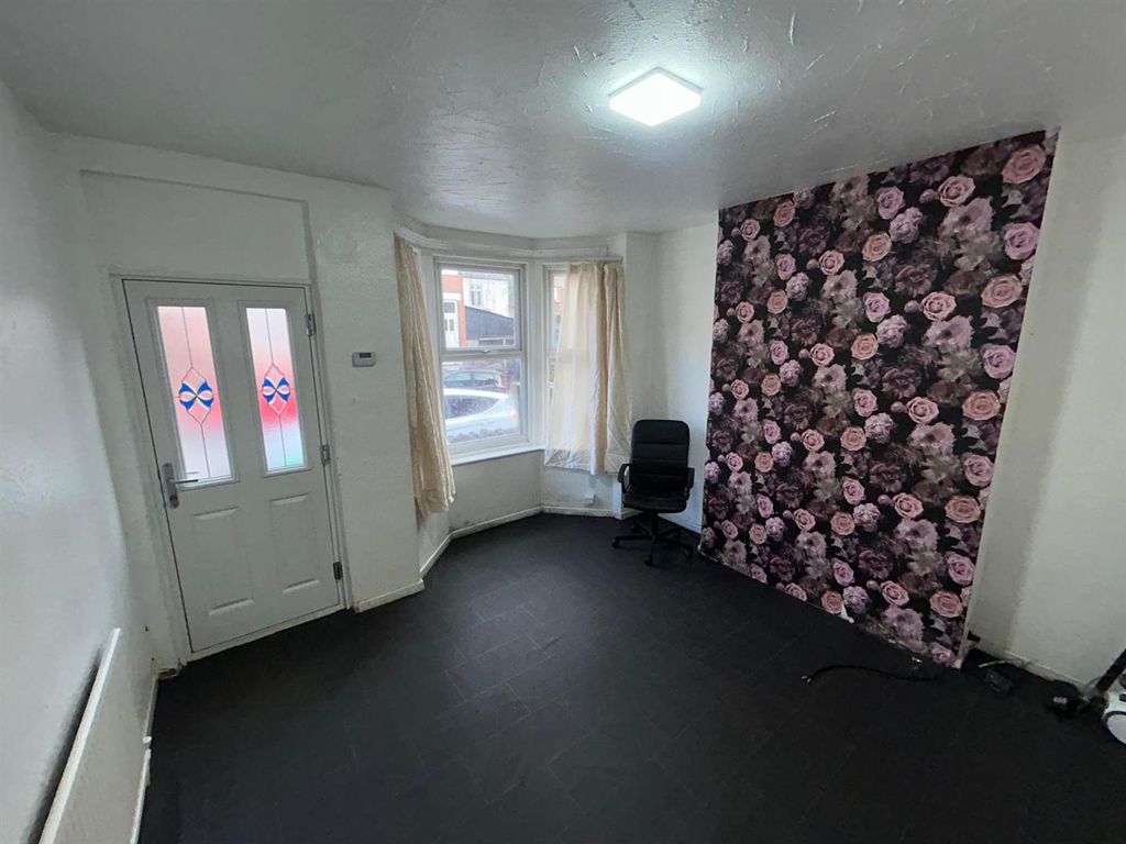 Property photo 2 of 14 Front Room 1.1
