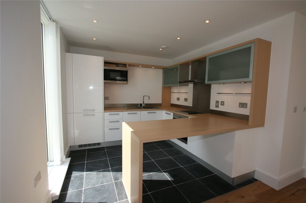 Property photo 2 of 8 Picture No. 12