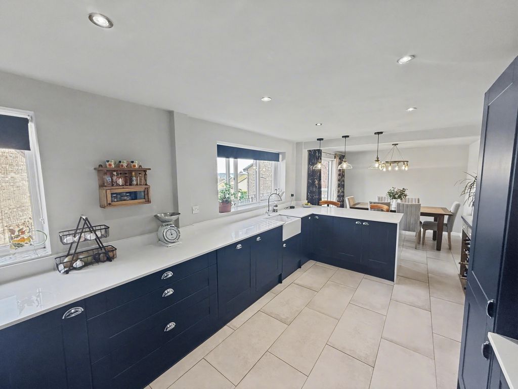 Property photo 2 of 15 Kitchenh