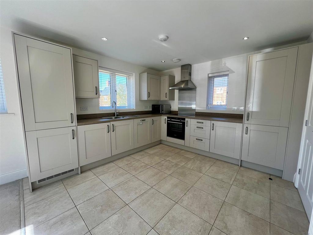 Property photo 3 of 11 Kitchen.Jpg