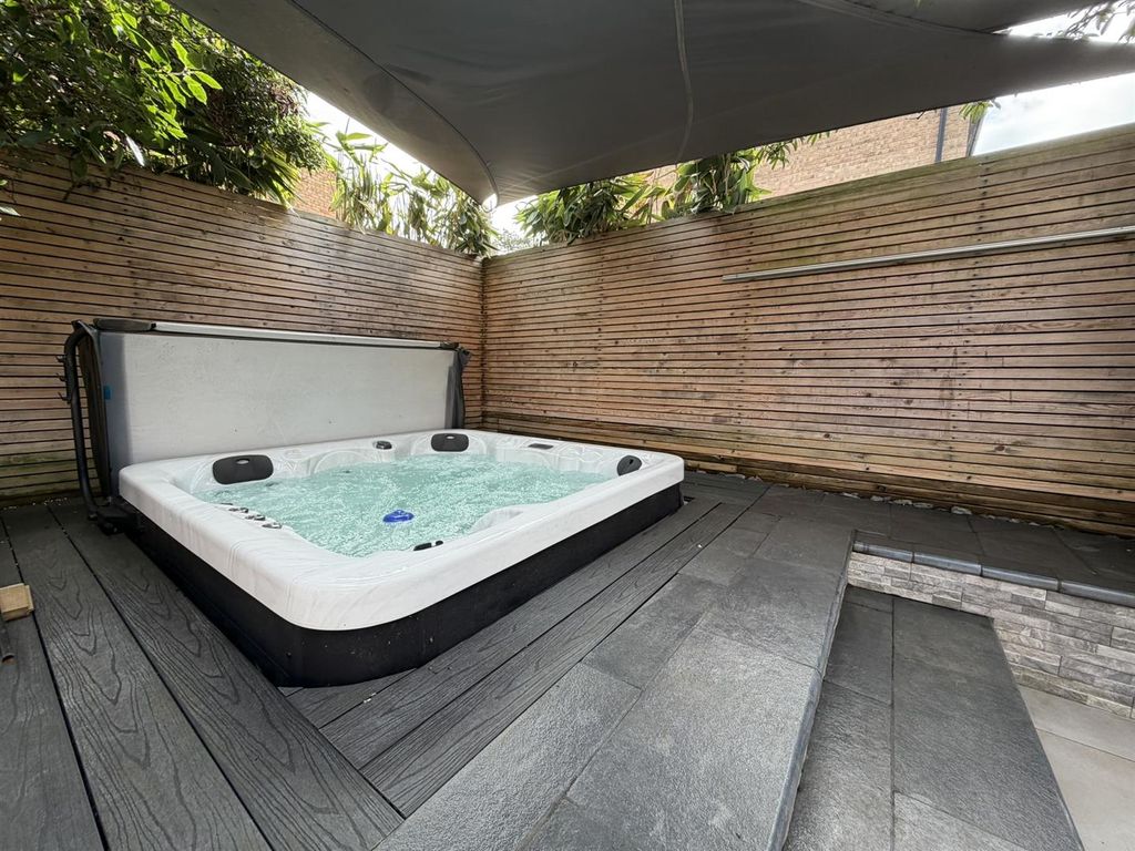 Additional image 22 of 4 bed property for saleShackleton Drive, Daventry NN11