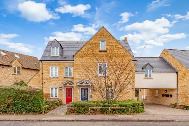 Property photo 1 of 9 273237