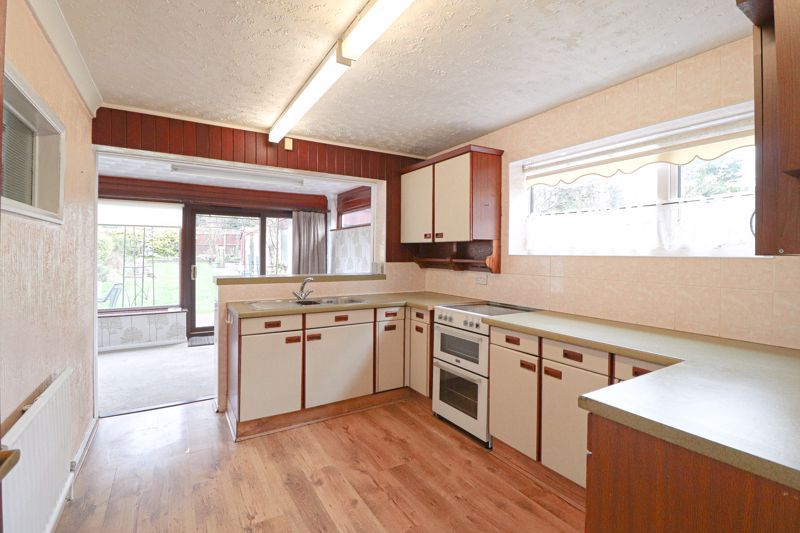 Property photo 2 of 8 Kitchen