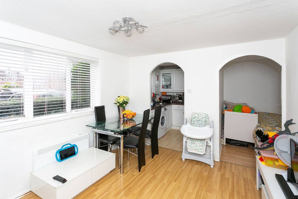 Property photo 2 of 7