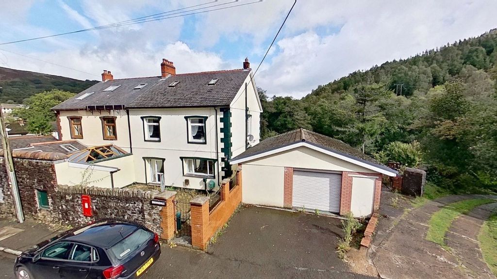Property photo 1 of 42