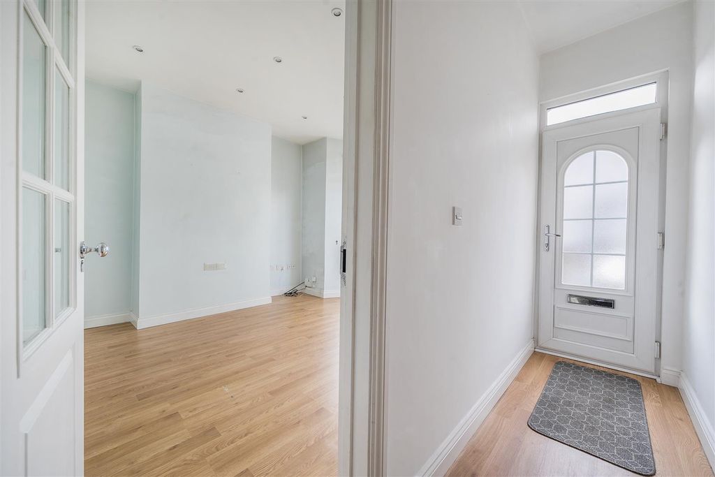 Property photo 2 of 17 Market Road Downstairs.Jpg