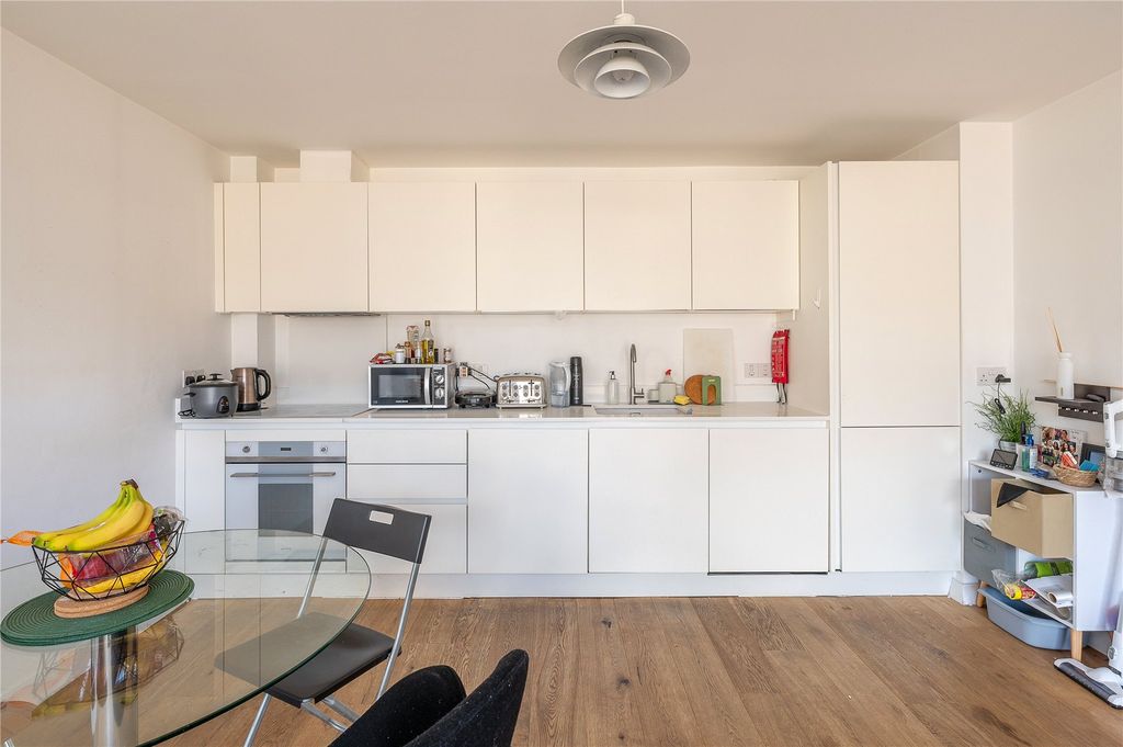 Property photo 2 of 11 Kitchen