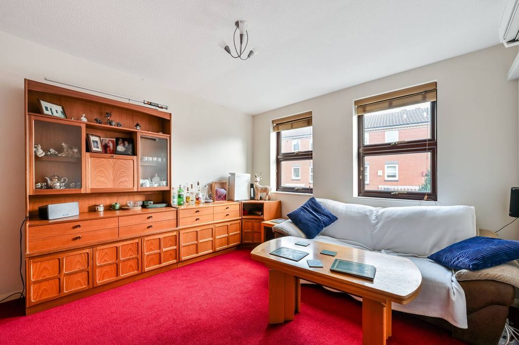 Property photo 1 of 9