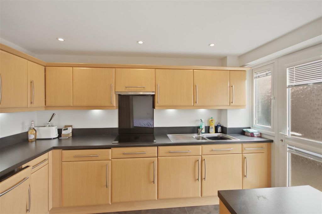 Property photo 2 of 20 Kitchen