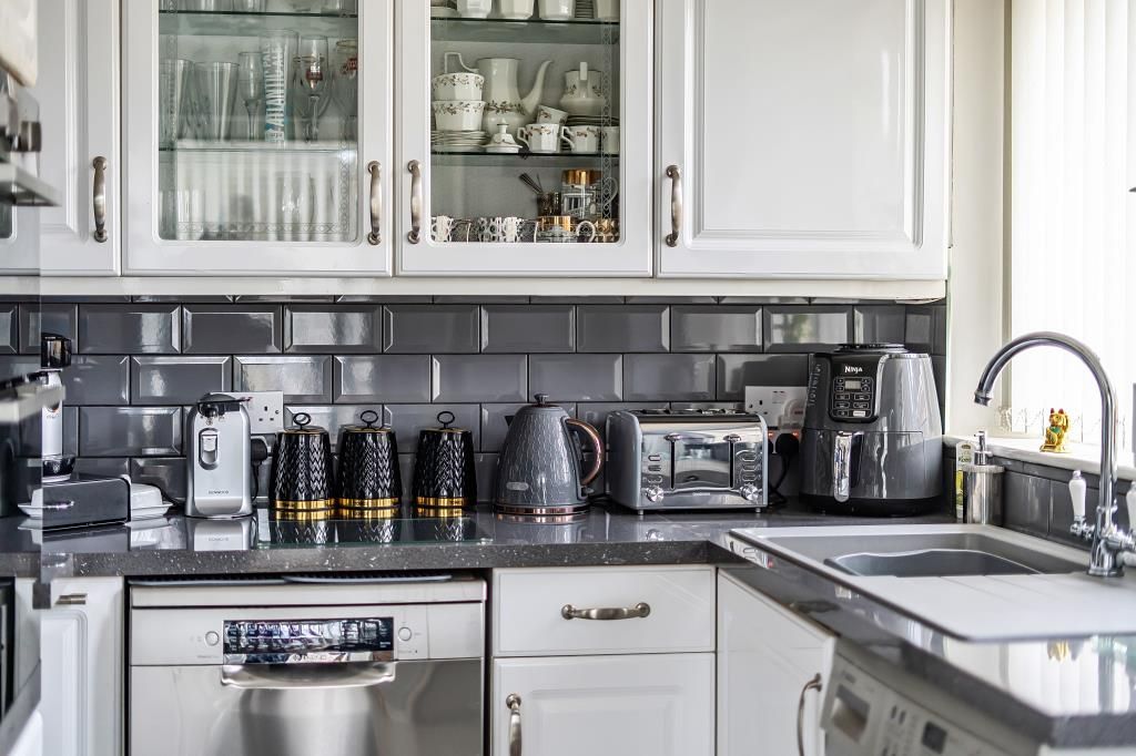 Property photo 2 of 21 Kitchen